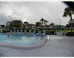 2nd image of 104 Woodlands Ct