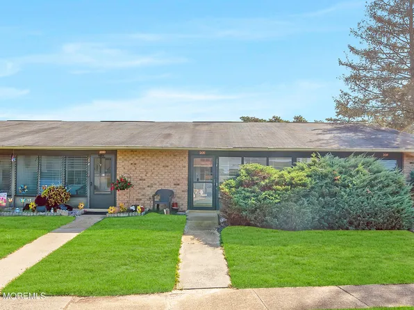 20 E Yorkshire Ct, Manchester, NJ 08759