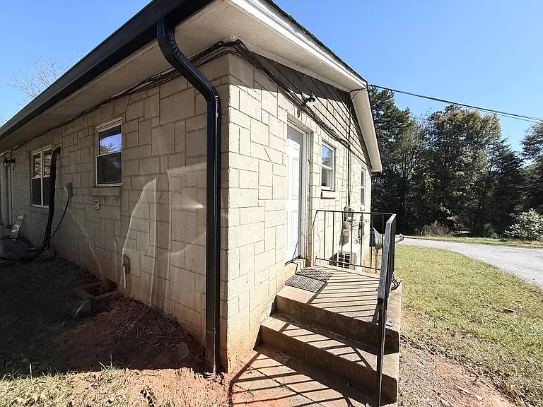 2966 Old Shelby Rd — Photo 2
