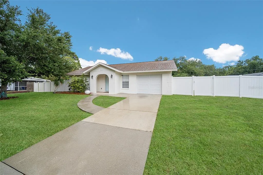3 bed, 2.0 bath, 1154 sqft, $2,200 — Photo 1