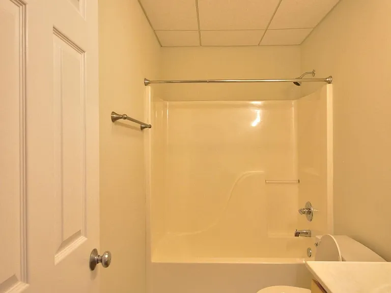 Scholar's Quad Collegiate Apartments — Photo 15
