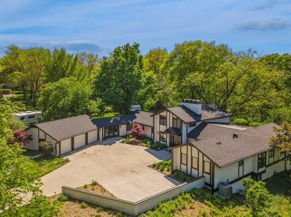 3708 Southern Hills Dr, Des Moines, IA 50321