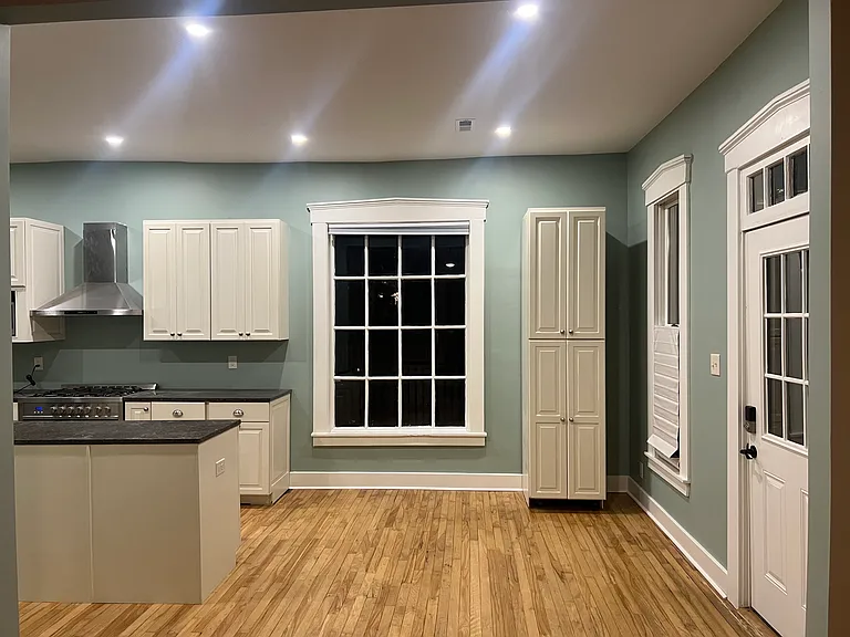 407 E High St — Photo 8