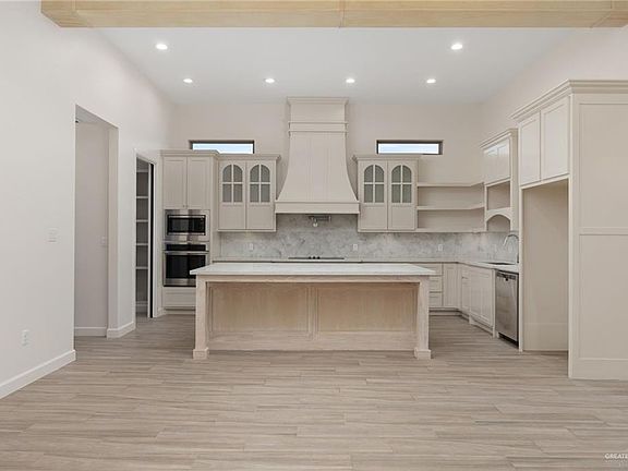 4th image of 3424 Inez St