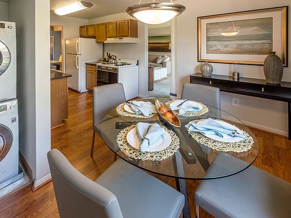 Eat-in Kitchen and Washer & Dryer