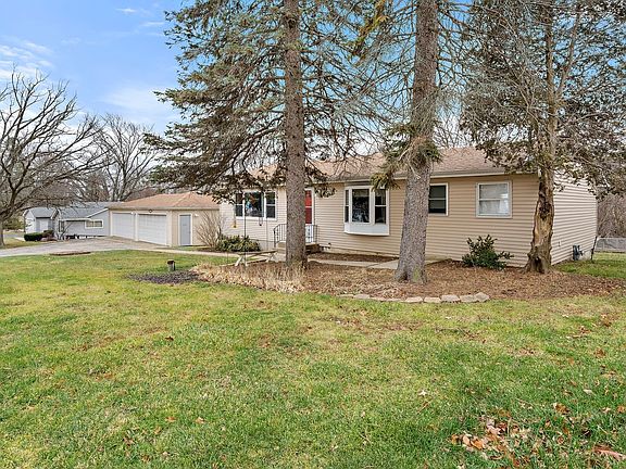 2nd image of 36674 N Oakwood Dr