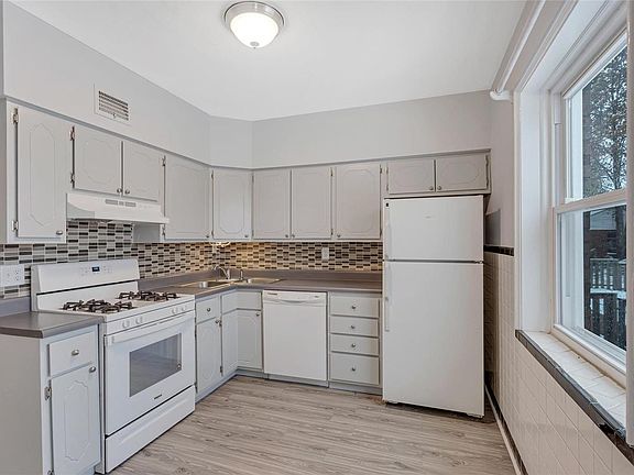 5th image of 2157 Gray Ave