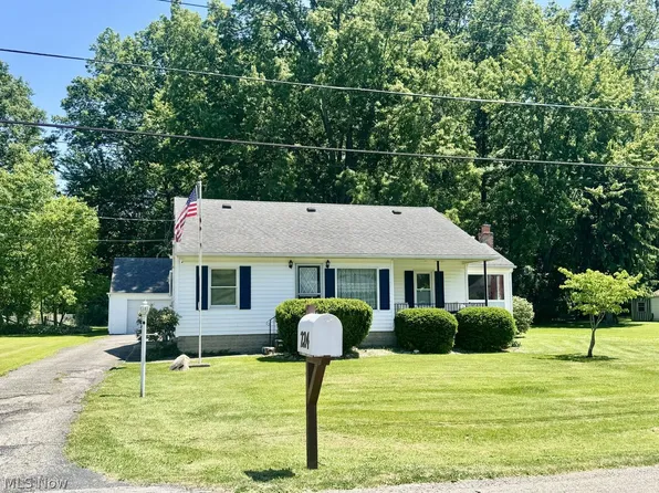 224 Oakwood St, Elyria, OH 44035