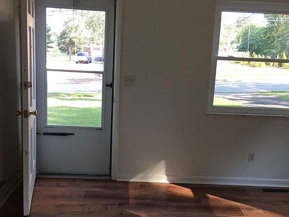2nd image of 2511 Maplehurst Dr
