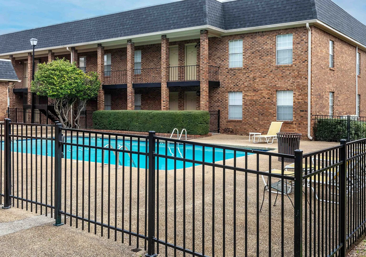 Hardy Manor Apartment Homes — Photo 2