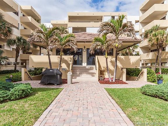 4th image of 330 SE 20th Ave APT 206