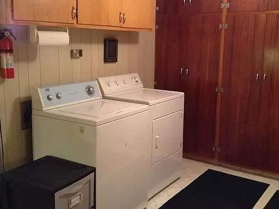 Laundry room, main floor