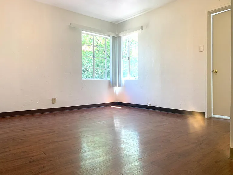 937 W Verde Ln — Photo 9