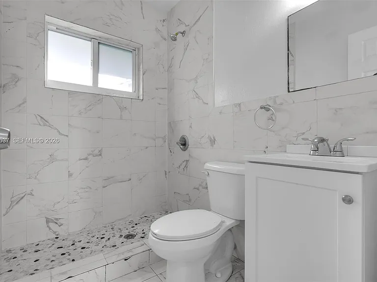 5549 NE Miami Ct #1 — Photo 10