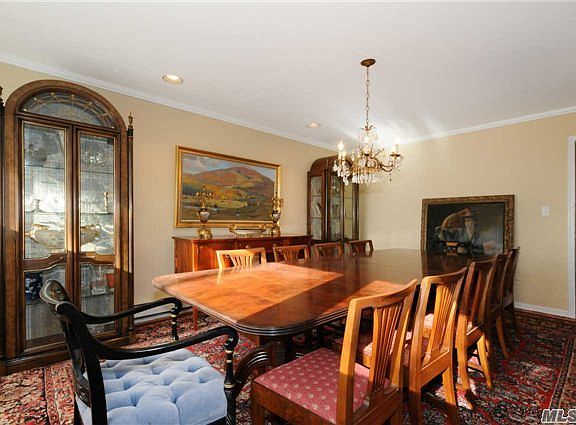 5th image of 39 Hawthorne Ln