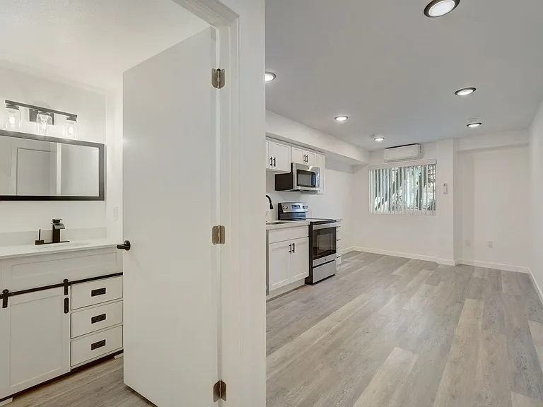 1371 S. Beverly Glen Blvd. — Photo 16