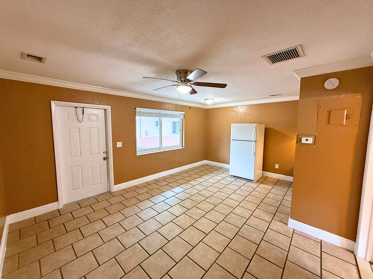 Building Photo - 95 NW 39th St #4