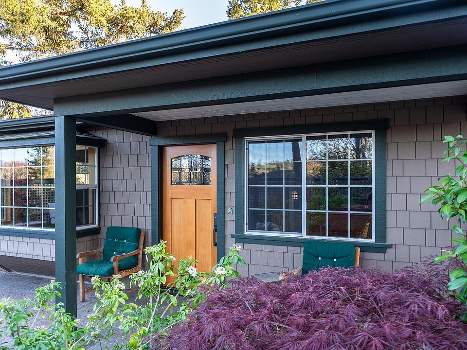 1st image of 533 Redwood Avenue