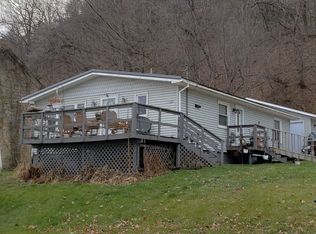 1102 S Bluff St, Guttenberg, IA 52052