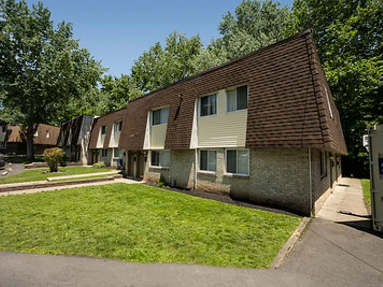 Timbercove Apartments and Townhomes — Photo 6