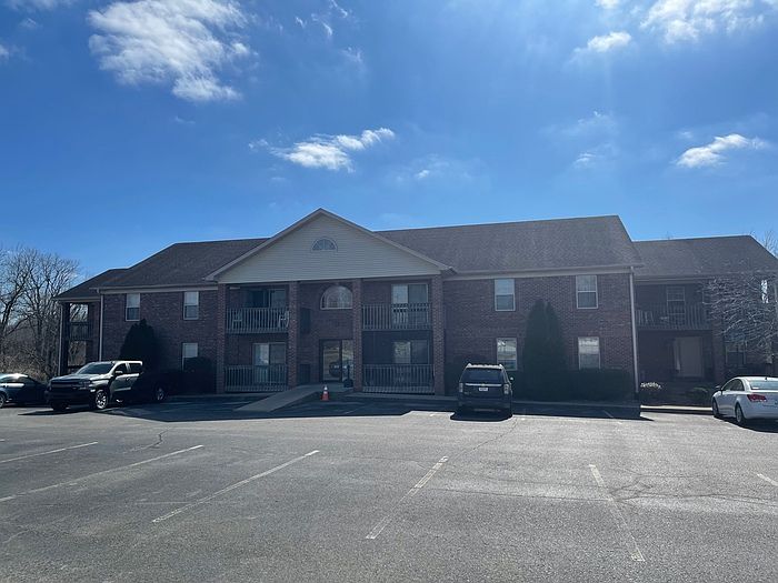 1st image of 907 E Hackberry St #201