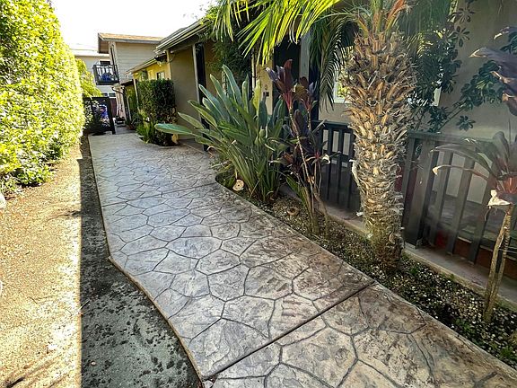 4th image of 3327 Lincoln Ave