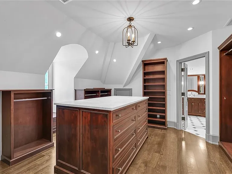 425 Broadland Rd NW — Photo 35