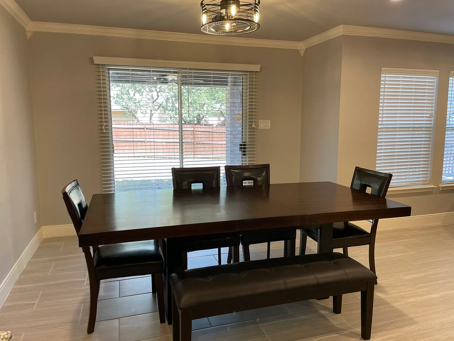 5 bed, 2855 sqft, $6,900 — Photo 4