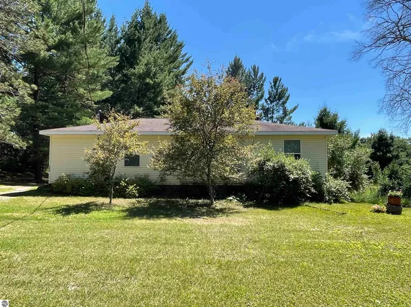 7492 E Townline Lake Rd, Harrison, MI 48625