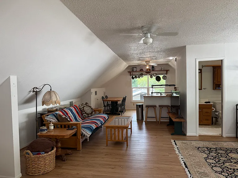 1109 S 6th St #B — Photo 11