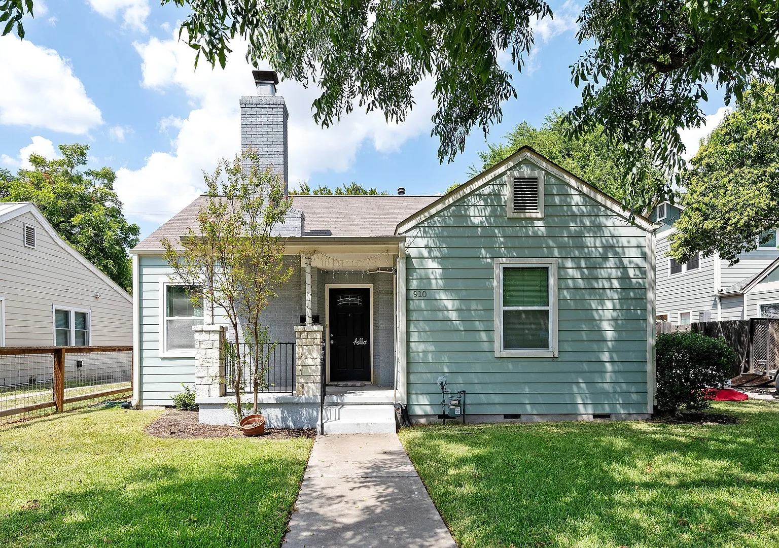 Ut Pre-Lease: 4 Bed / 2 Bath North Campus Home, Wood Floors, Spacious Rooms, Washer / Dryer, Back... — Photo 1
