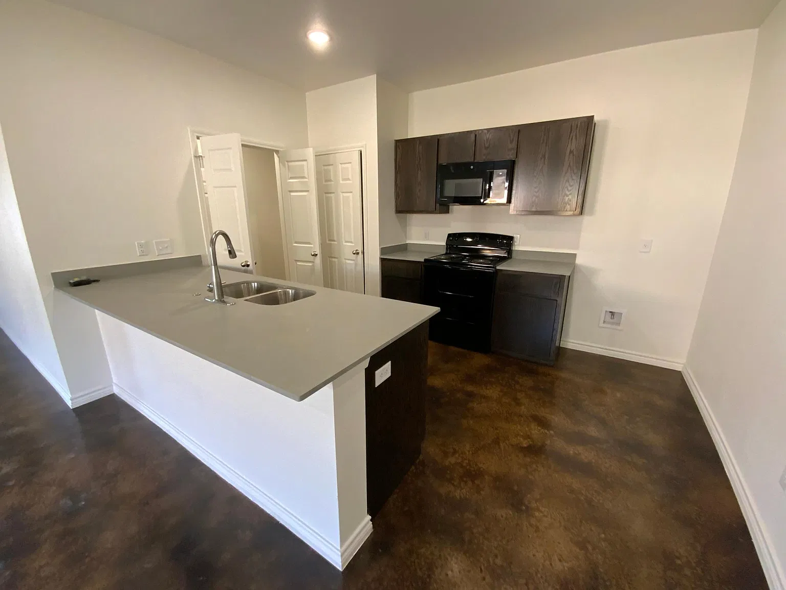 3 bed, 1260 sqft, $1,250 — Photo 2