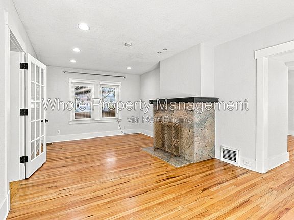 5th image of 630 S Clarkson St