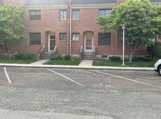 127 Promenade Dr, Hamden, CT 06514