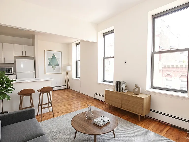 220 E 25th St #3B — Photo 3
