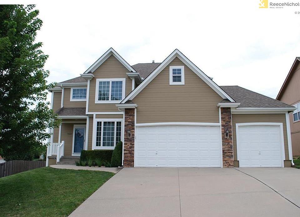 1st image of 1421 NE Stonewood Dr