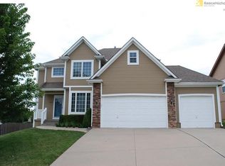 1421 NE Stonewood Dr, Lees Summit, MO 64086