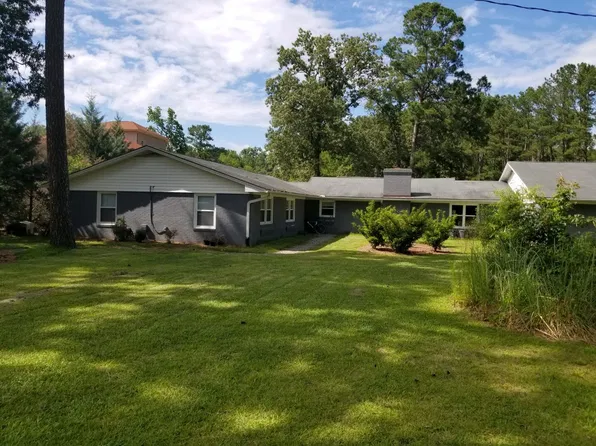 133 S Lakeshore Dr, Whispering Pines, NC 28327