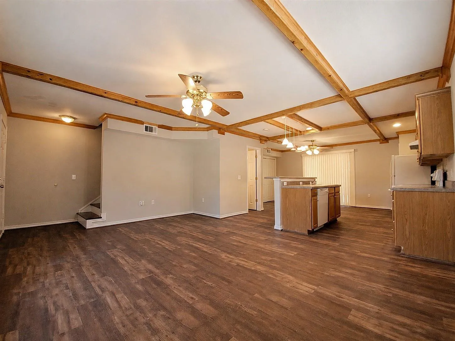 3 bed, 2.0 bath, 1300 sqft, $1,650 — Photo 2