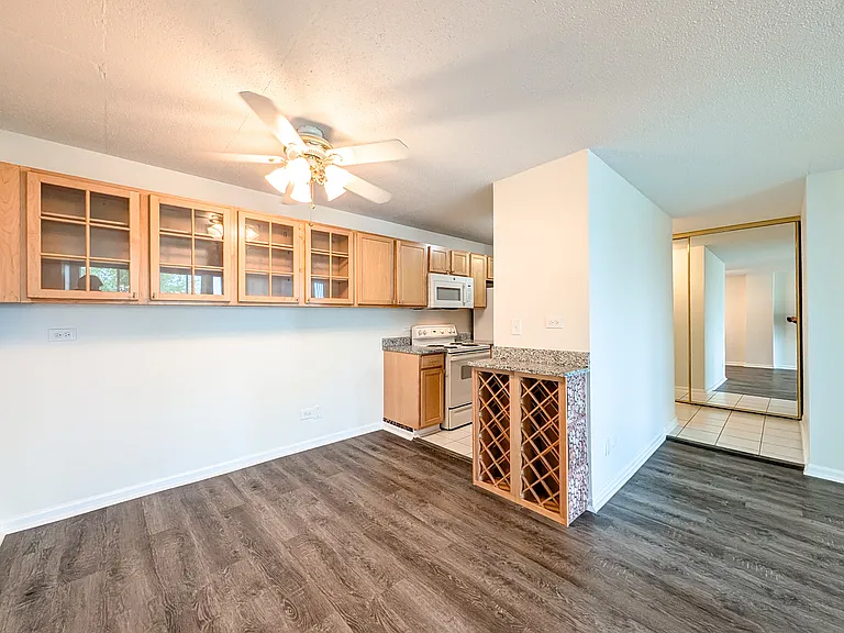 1043 S York Rd #406 — Photo 7
