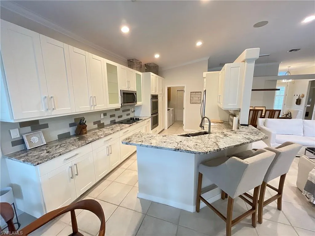 3 bed, 2.0 bath, 1714 sqft, $5,000 — Photo 2