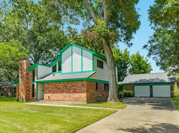 204 Sleepy Hollow Dr, Lake Jackson, TX 77566