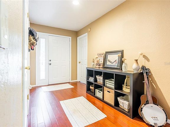 3rd image of 842 Morningview Ct