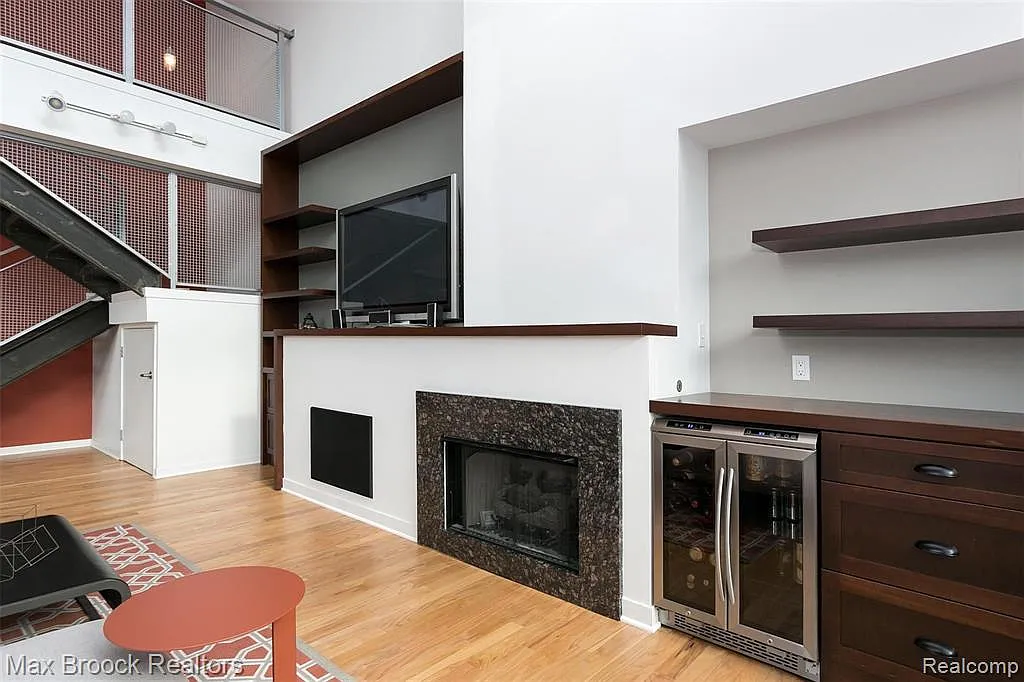2 bed, 2878 sqft, $3,950 — Photo 3