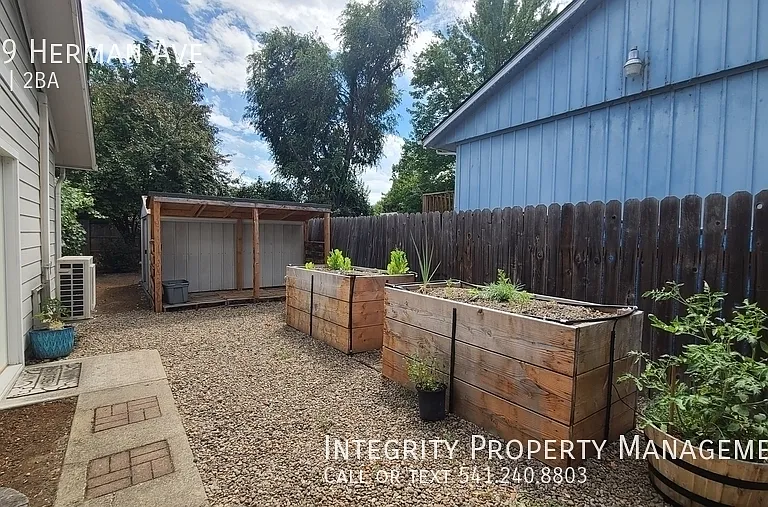 659 Herman Ave — Photo 14