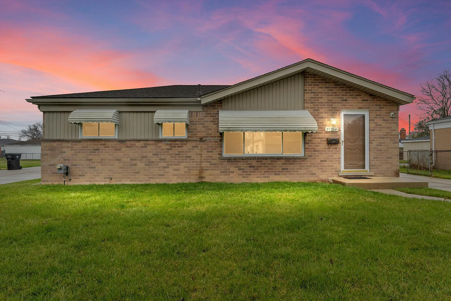 27284 Floral St photo 1