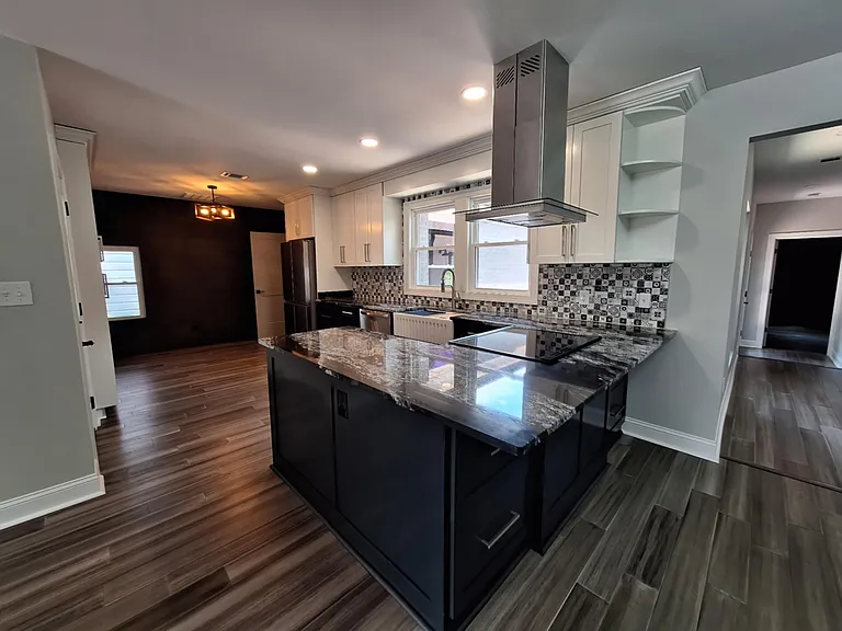 386 Holmes Cir — Photo 4
