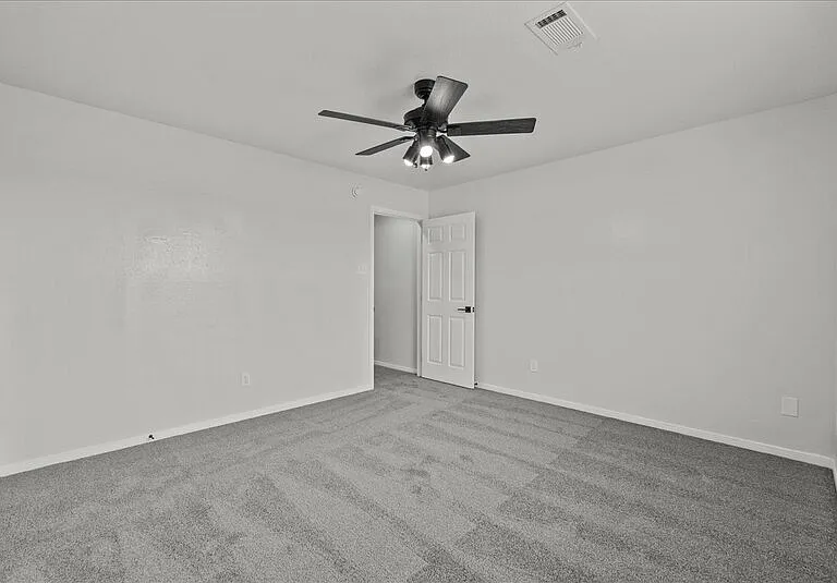 2106 Saint Lucia Calle — Photo 7