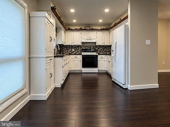 5th image of 87 Hillside Dr