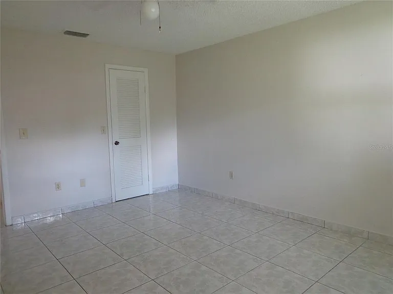 721 Regent Cir S — Photo 9